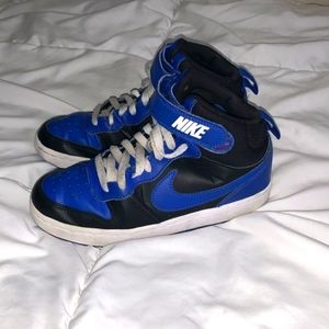 NIKE COURT BOROUGH MID 2 SIZE 4.5Y